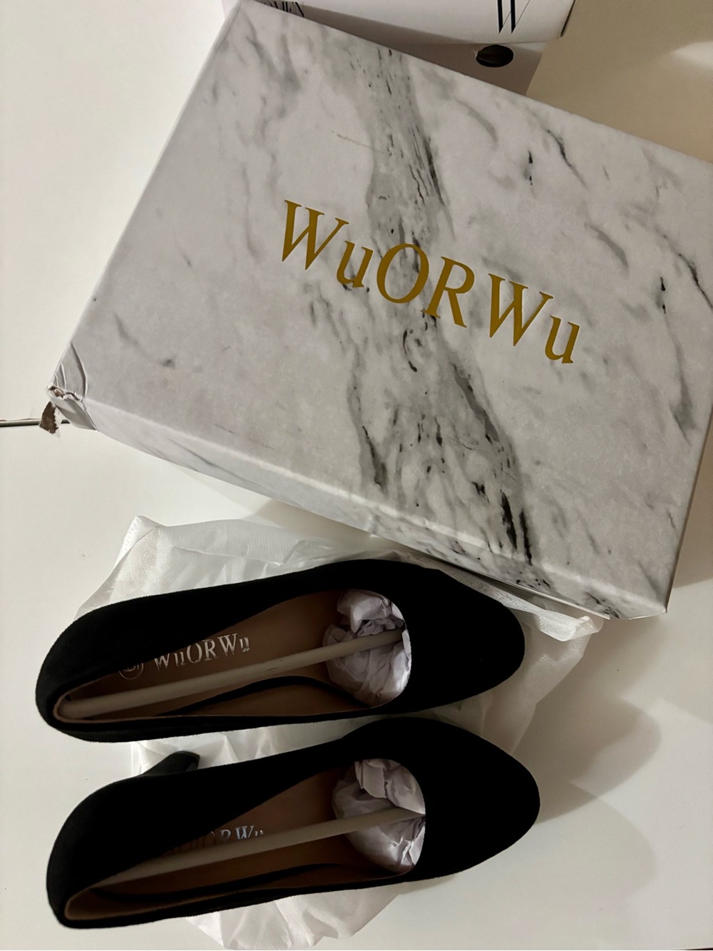 Black Women's Classic Round-Toe Pumps